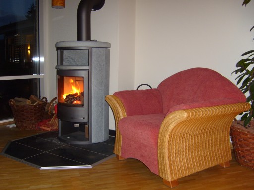Gemütliche Sitzecke am Kamin